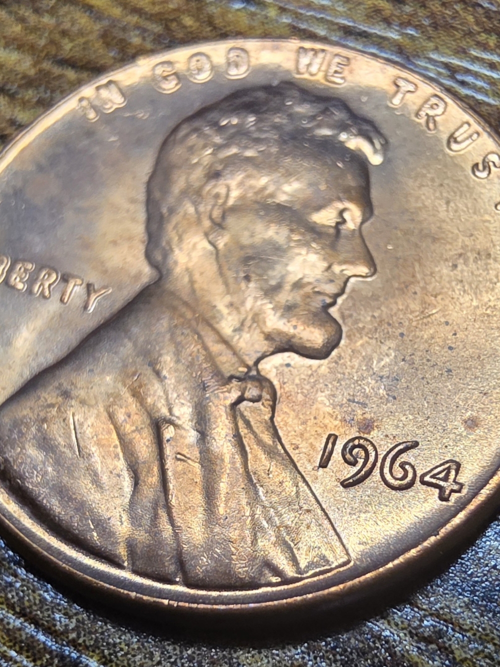 Coin on surface - Picture 3 of 6
